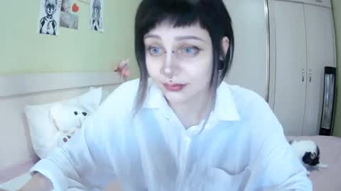 Snapshot of lynncottingham chatting on September 24, 2025, 10:29 am Kira online show from September 24, 2025, 10:29 am