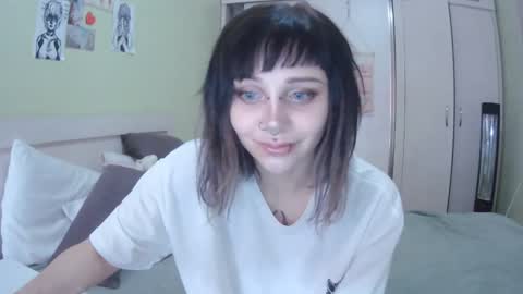 Snapshot of lynncottingham chatting on September 25, 2025, 10:41 am Kira online show from September 25, 2025, 10:41 am