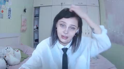 Snapshot of lynncottingham chatting on October 8, 2025, 10:24 am Kira online show from October 8, 2025, 10:24 am
