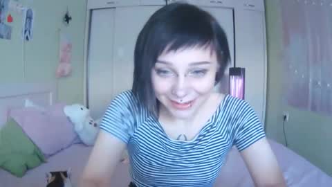 Snapshot of lynncottingham chatting on October 15, 2025, 9:20 am Kira online show from October 15, 2025, 9:20 am
