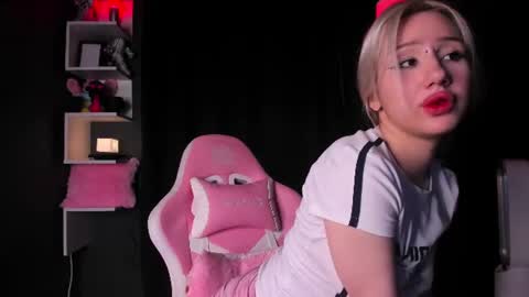 Snapshot of lyra_vie1 chatting on August 2, 2026, 5:22 pm Lyra 3 online show from August 2, 2026, 5:22 pm