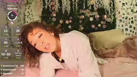 Snapshot of lyracovee chatting on June 14, 2026, 2:24 am Lyra online show from June 14, 2026, 2:24 am