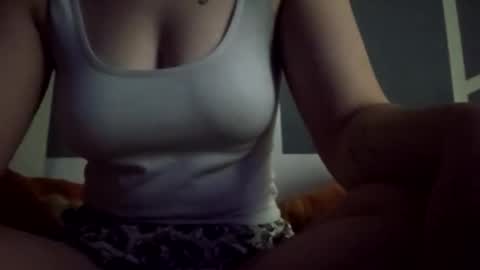 Snapshot of lyssacroft chatting on December 22, 2025, 8:11 am lyssacroft online show from December 22, 2025, 8:11 am