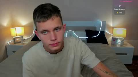 Snapshot of m0neyken_ chatting on July 3, 2026, 2:51 am m0neyken_ online show from July 3, 2026, 2:51 am