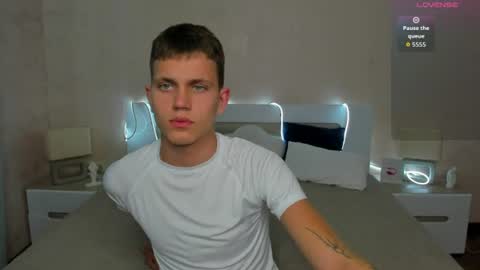 Snapshot of m0neyken_ chatting on July 10, 2026, 3:00 am m0neyken_ online show from July 10, 2026, 3:00 am