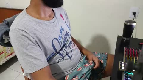 m0ren01995 online show from April 19, 2026, 2:11 am