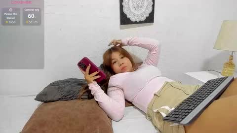 Mila online show from November 30, 2025, 4:22 pm