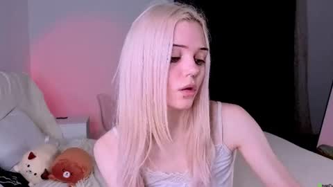 Snapshot of m1m1_angels chatting on July 5, 2026, 1:01 am Mimi GTM1 0200am-0945am Mon Tue Wed Thu Fri online show from July 5, 2026, 1:01 am