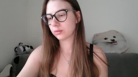 Snapshot of ma_ry_mee chatting on December 17, 2025, 7:36 am Mary online show from December 17, 2025, 7:36 am
