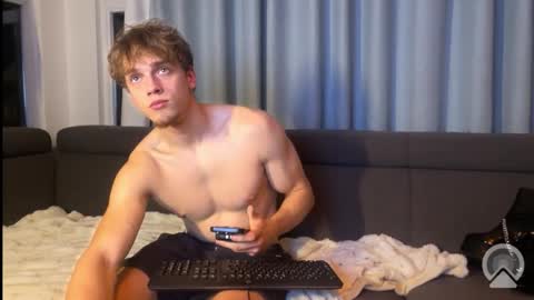 maaaaarieke online show from October 17, 2025, 9:50 pm