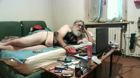 maax1970 online show from October 12, 2025, 12:04 pm