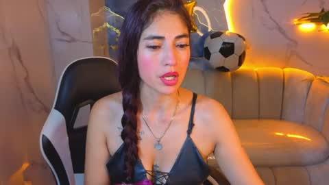 Mabell online show from June 24, 2026, 2:43 am