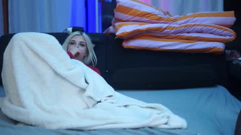 Mac Troy online show from October 12, 2025, 7:35 pm