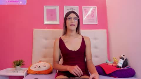 macarena_05_ online show from November 26, 2025, 12:33 am