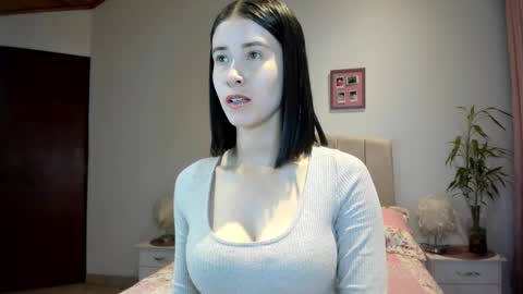 Macarena online show from October 11, 2025, 2:44 am