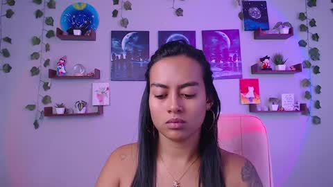 Macey Elliot Modelo Independiente online show from February 8, 2025, 4:04 pm