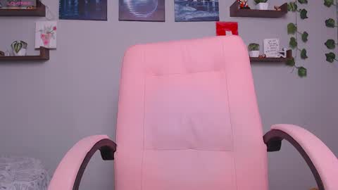 Macey Elliot Modelo Independiente online show from February 12, 2025, 12:01 pm