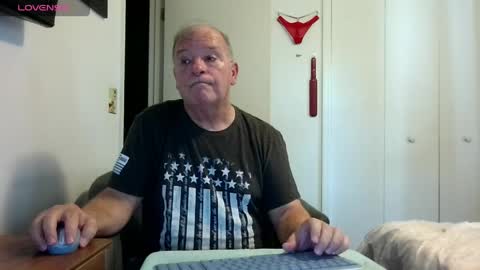 mackdocc001 online show from April 13, 2026, 2:22 pm