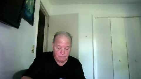 mackdocc001 online show from April 16, 2026, 12:50 pm