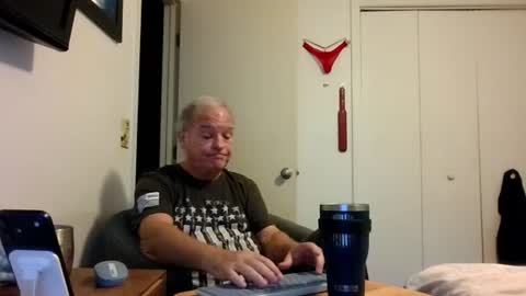 Snapshot of mackdocc001 chatting on June 26, 2026, 5:39 pm mackdocc001 online show from June 26, 2026, 5:39 pm