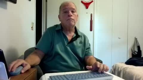Snapshot of mackdocc001 chatting on July 15, 2026, 5:18 pm mackdocc001 online show from July 15, 2026, 5:18 pm