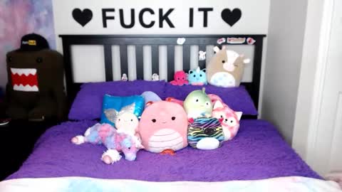 Mackenzie Wolfe online show from December 19, 2025, 5:03 am