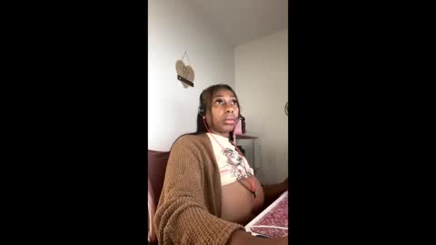 madam_glam online show from February 26, 2026, 5:34 pm