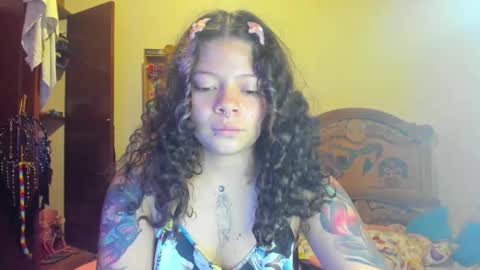 Snapshot of madam_sativa chatting on December 6, 2024, 3:33 pm di online show from December 6, 2024, 3:33 pm