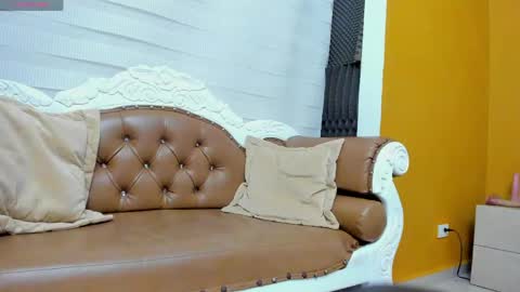 Madame Carla  online show from April 15, 2026, 12:23 pm