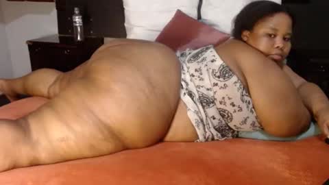 Snapshot of madamzee chatting on December 9, 2024, 6:25 pm madamzee online show from December 9, 2024, 6:25 pm