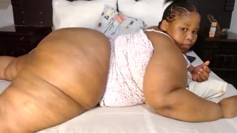 Snapshot of madamzee chatting on December 16, 2024, 7:43 pm madamzee online show from December 16, 2024, 7:43 pm
