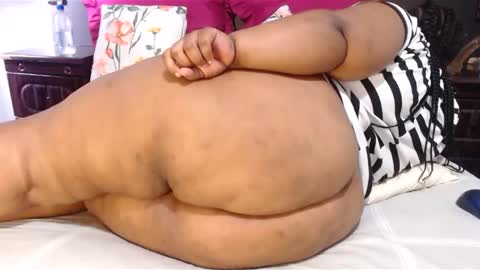 Snapshot of madamzee chatting on January 7, 2025, 9:29 am madamzee online show from January 7, 2025, 9:29 am