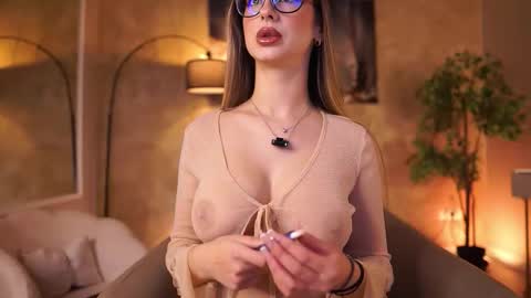 Maddie online show from December 19, 2025, 10:00 am