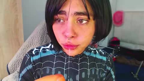 maddiie and clyde online show from September 26, 2025, 4:44 pm