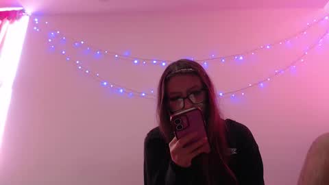 Snapshot of maddy_14 chatting on January 9, 2026, 7:04 pm Maddy UwU online show from January 9, 2026, 7:04 pm