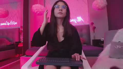 Snapshot of maddy_kind chatting on July 4, 2026, 3:56 am maddy_kind online show from July 4, 2026, 3:56 am