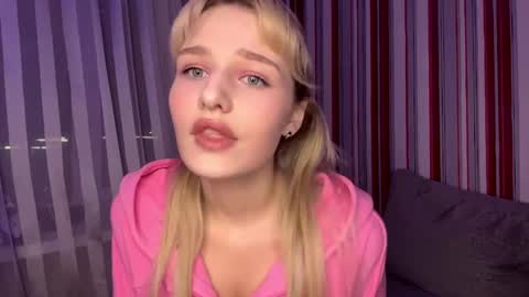 Snapshot of maddy_lovell chatting on March 31, 2026, 3:56 pm Maddy online show from March 31, 2026, 3:56 pm