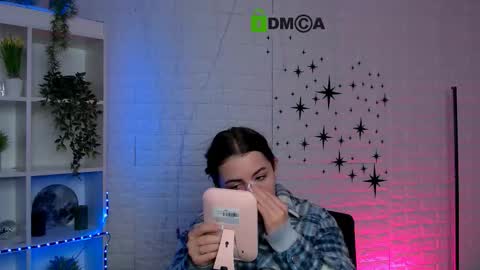 Snapshot of maddycats chatting on November 28, 2025, 1:36 pm maddycats online show from November 28, 2025, 1:36 pm