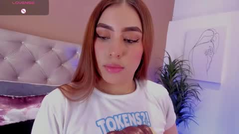 Lina  online show from February 6, 2025, 2:48 pm