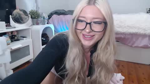 Snapshot of maddysumersxx chatting on March 4, 2026, 11:55 pm maddyyy call me yours tho online show from March 4, 2026, 11:55 pm