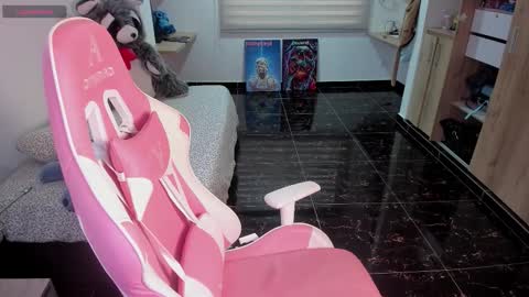 Emily     Only Fans  online show from February 6, 2026, 10:24 pm