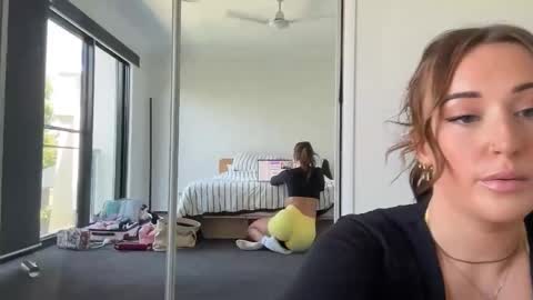 Madeline Harper online show from September 19, 2025, 2:13 am