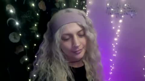 Snapshot of madelinevalentine chatting on November 18, 2025, 2:54 pm madeline online show from November 18, 2025, 2:54 pm