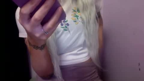 Snapshot of madelinevalentine chatting on November 28, 2025, 2:25 am madeline online show from November 28, 2025, 2:25 am