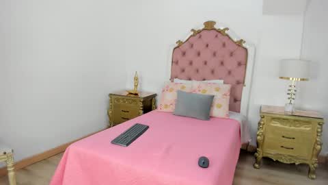 madelyn walker  online show from January 6, 2026, 11:25 am