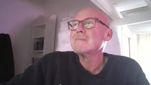 madio1187940 online show from November 24, 2025, 12:16 pm