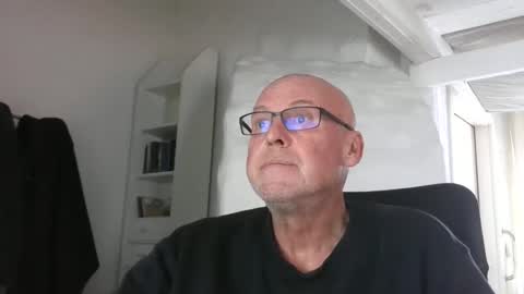 madio1187940 online show from November 28, 2025, 12:08 pm