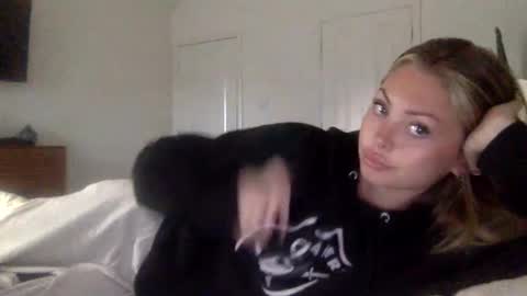Snapshot of madirose69 chatting on September 30, 2025, 1:27 pm mari rose online show from September 30, 2025, 1:27 pm