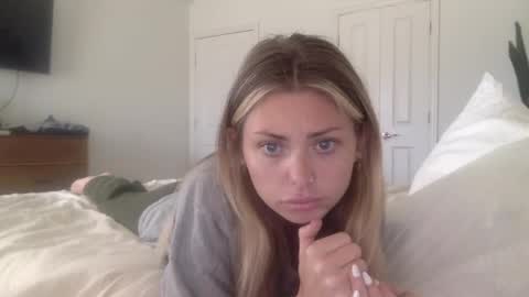 Snapshot of madirose69 chatting on October 6, 2025, 2:36 pm mari rose online show from October 6, 2025, 2:36 pm