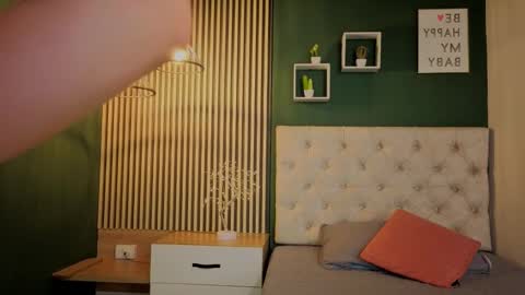 Melissa     700  1400 -5 online show from September 14, 2025, 4:50 pm